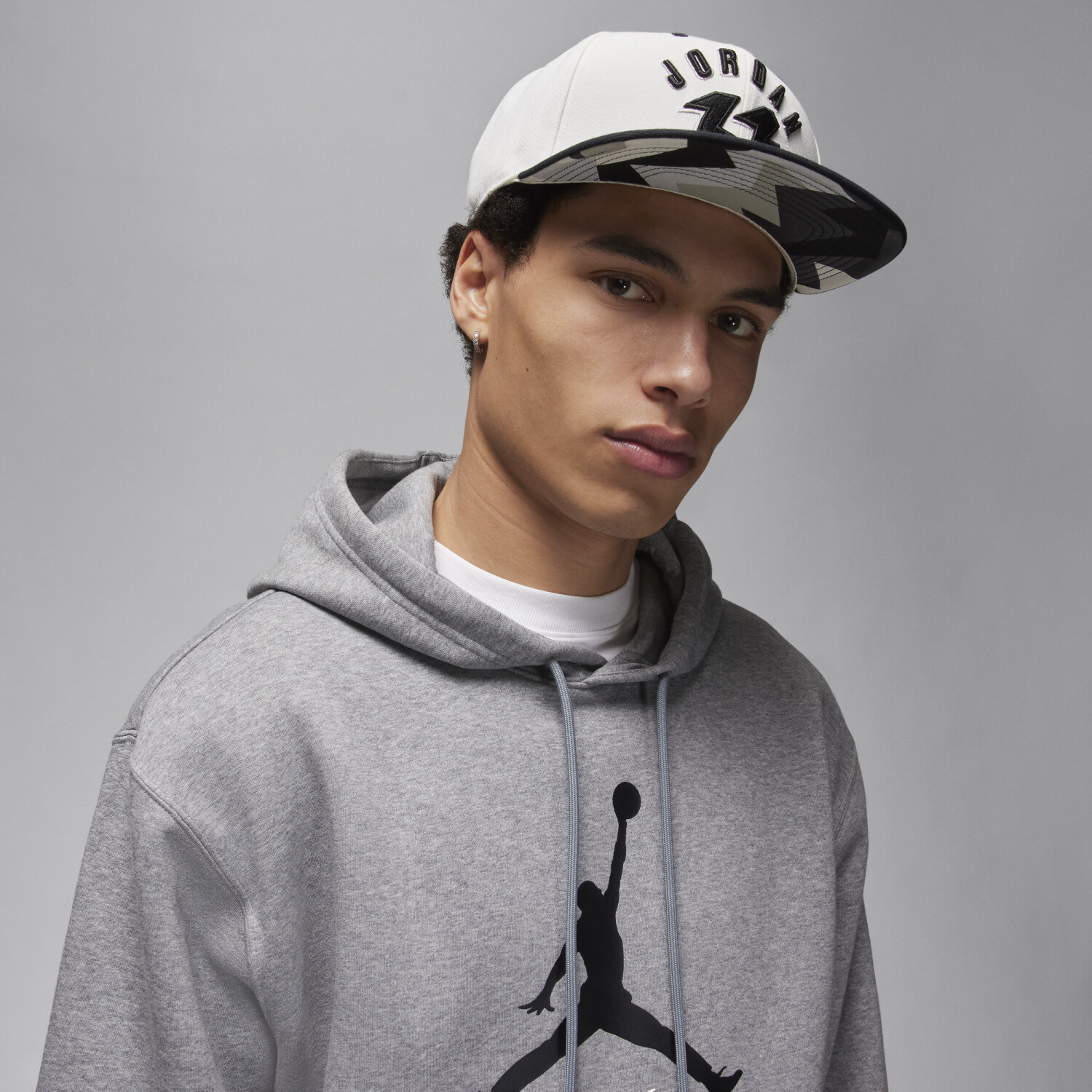 Nike Jordan Essentials Men's Fleece Hoodie (FD7545) carbon heather/black