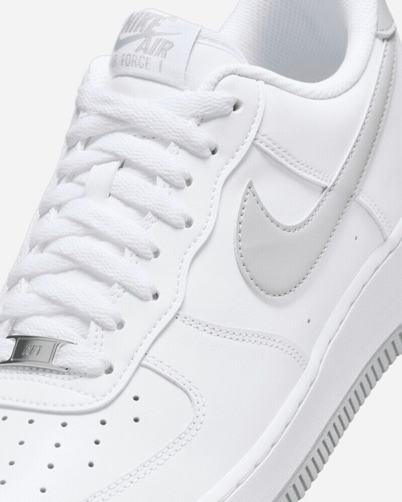 Nike Air Force 1 07 white white light smoke grey Les Soldes arrivent le 8 janvier 2025 idealo