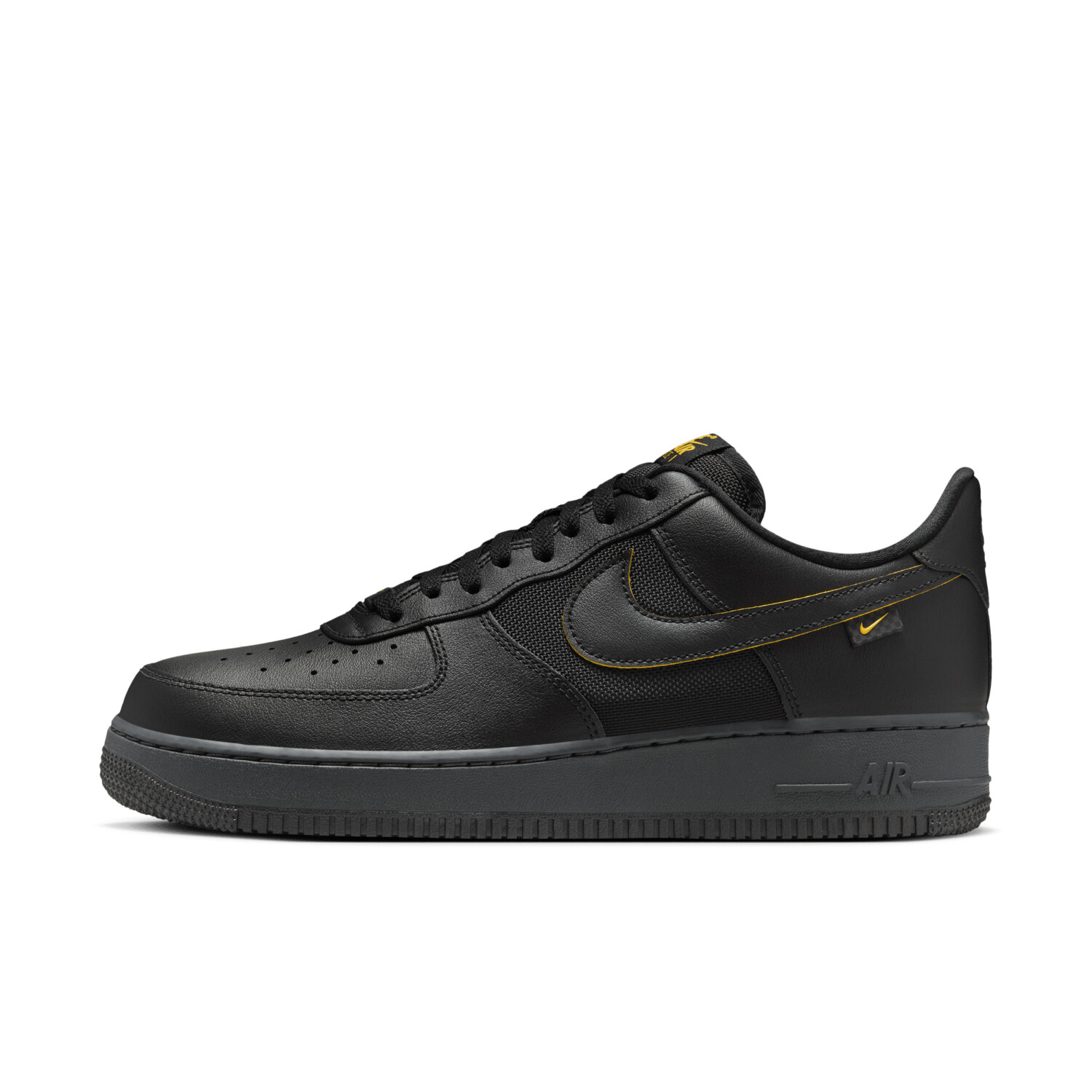 Nike Air Force 1 07 black university gold white Les Soldes arrivent le 8 janvier 2025 idealo