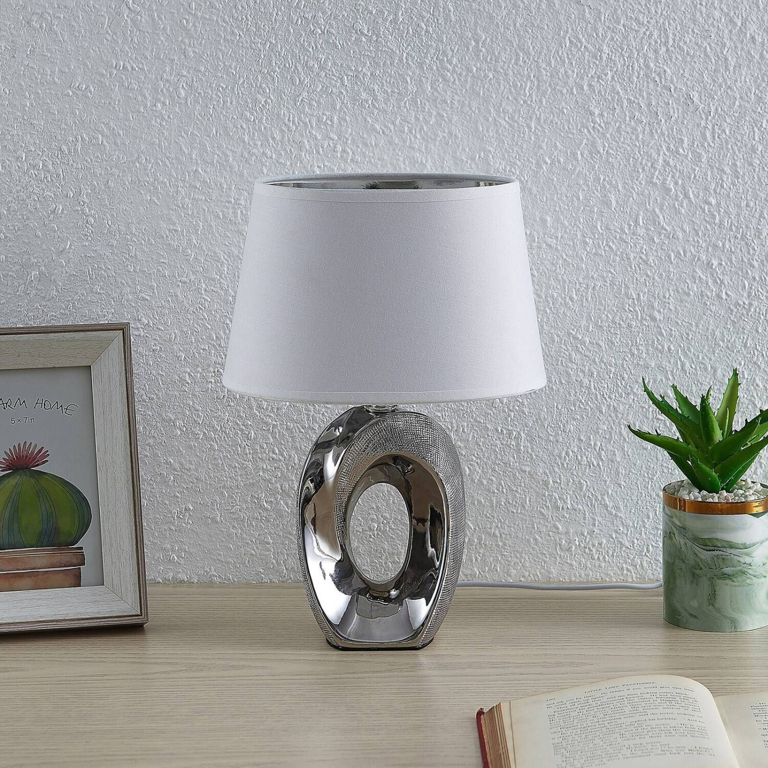 Lindby Alenja table lamp made of ceramic and fabric