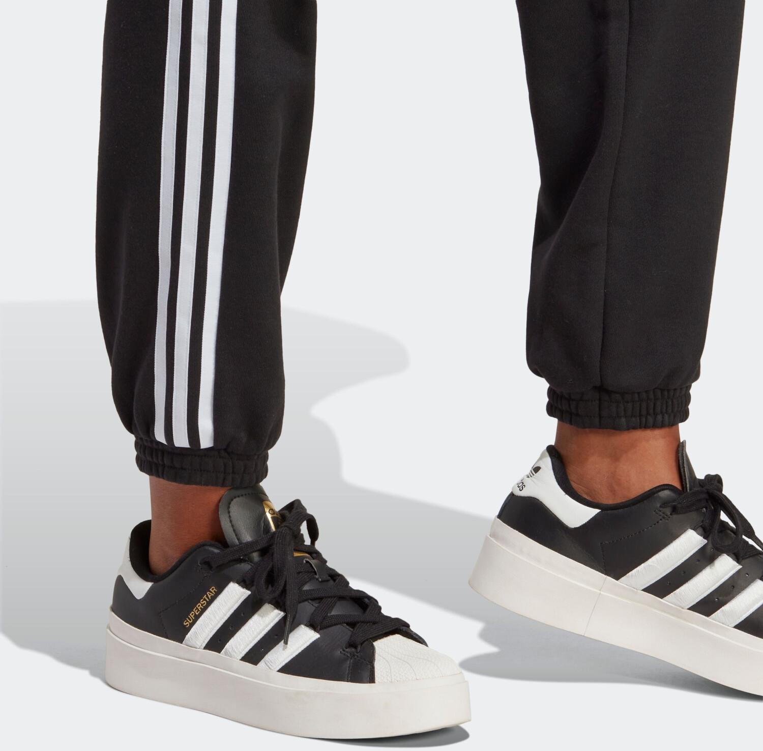 Superstar joggers black online