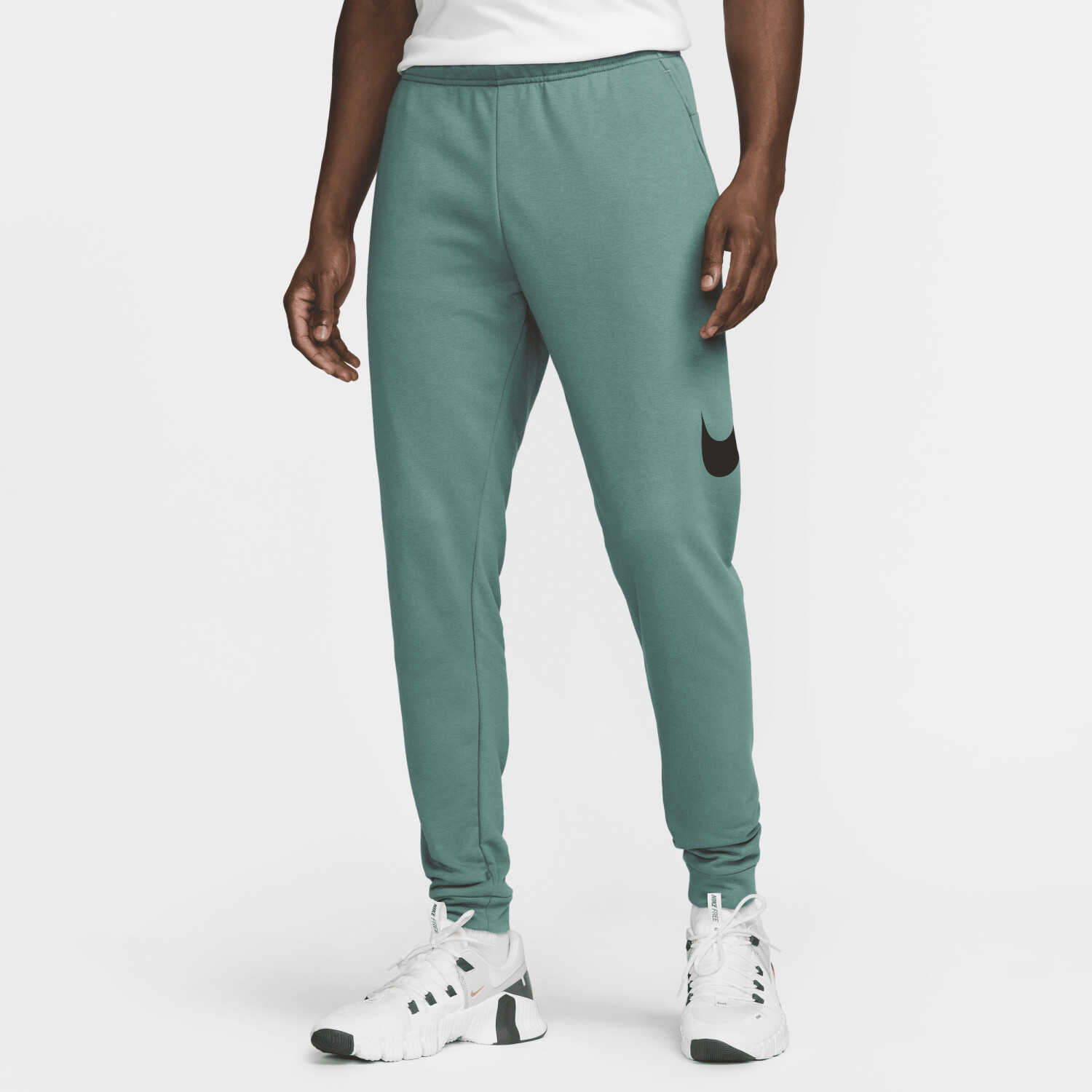 Nike Dry Graphic schmal zulaufende Dri FIT Fitnesshose fur Herren CU6775 bicoastal schwarz ab 55 99 Preisvergleich bei idealo
