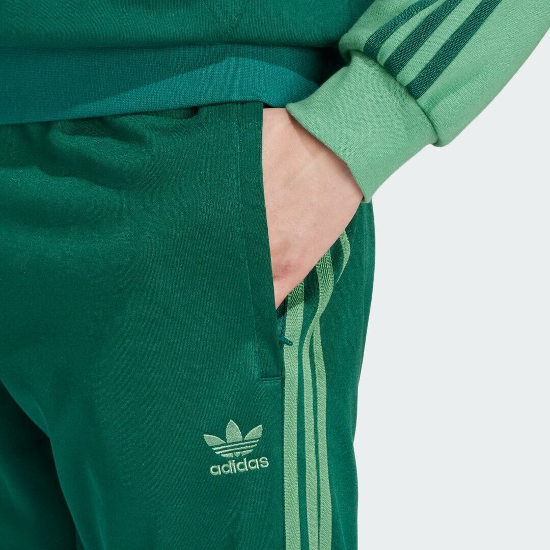 Sst track pants collegiate green top