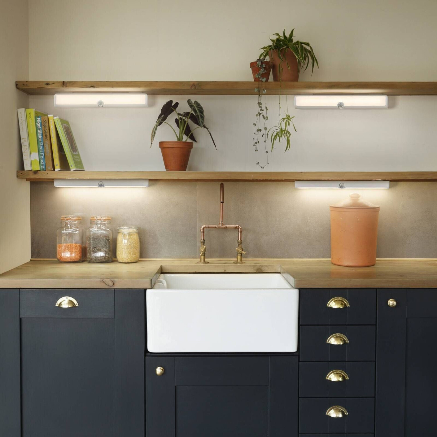 LEDVANCE Linear Flip under-cabinet lamp 830 USB sensor