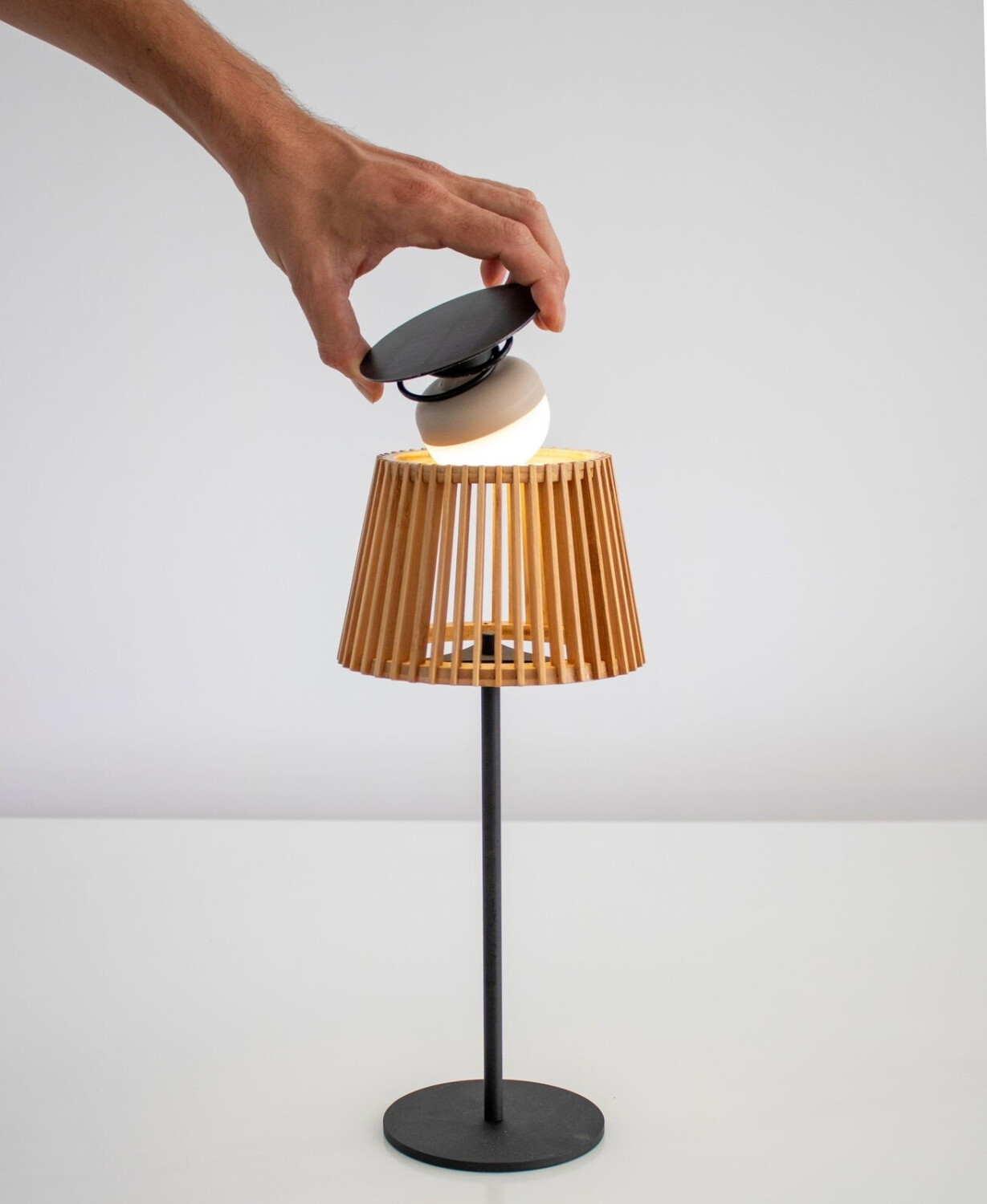 Newgarden OKINAWA TABLE SOLAR LED table lamp solar wood, removable module IP54