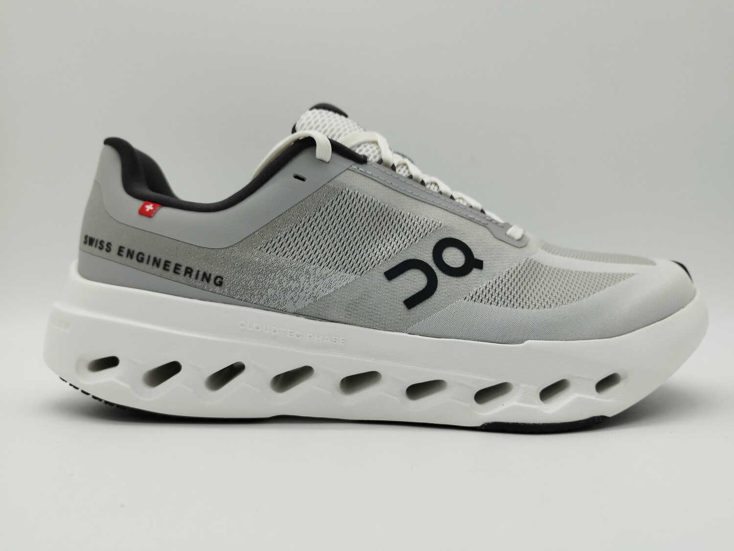 On Cloudsurfer Next glacier/white