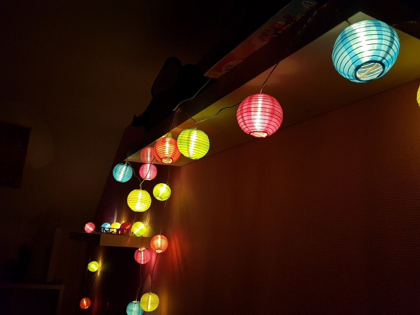 Spetebo LED party light chain with 20 lanterns - colorful - outside inside lantern garland electricity