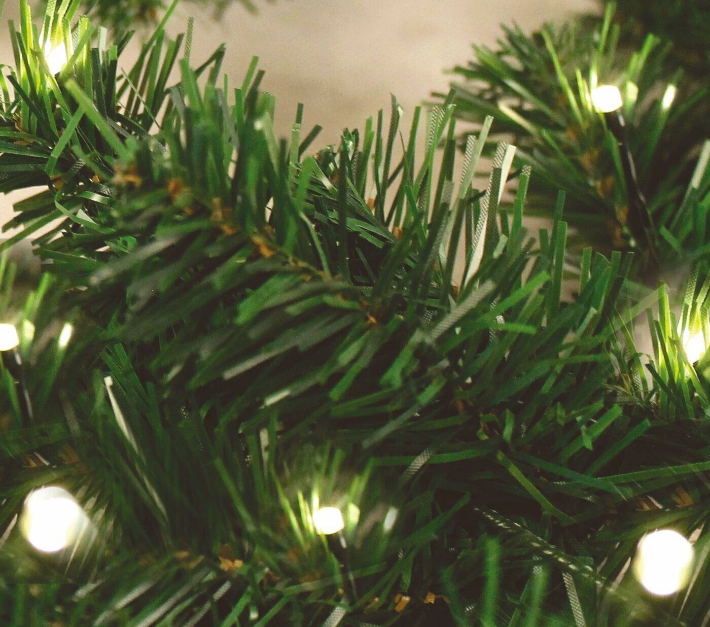 Spetebo Außen WeihnachtsGirlande mit Lichterkette 270 cm / 35 Led