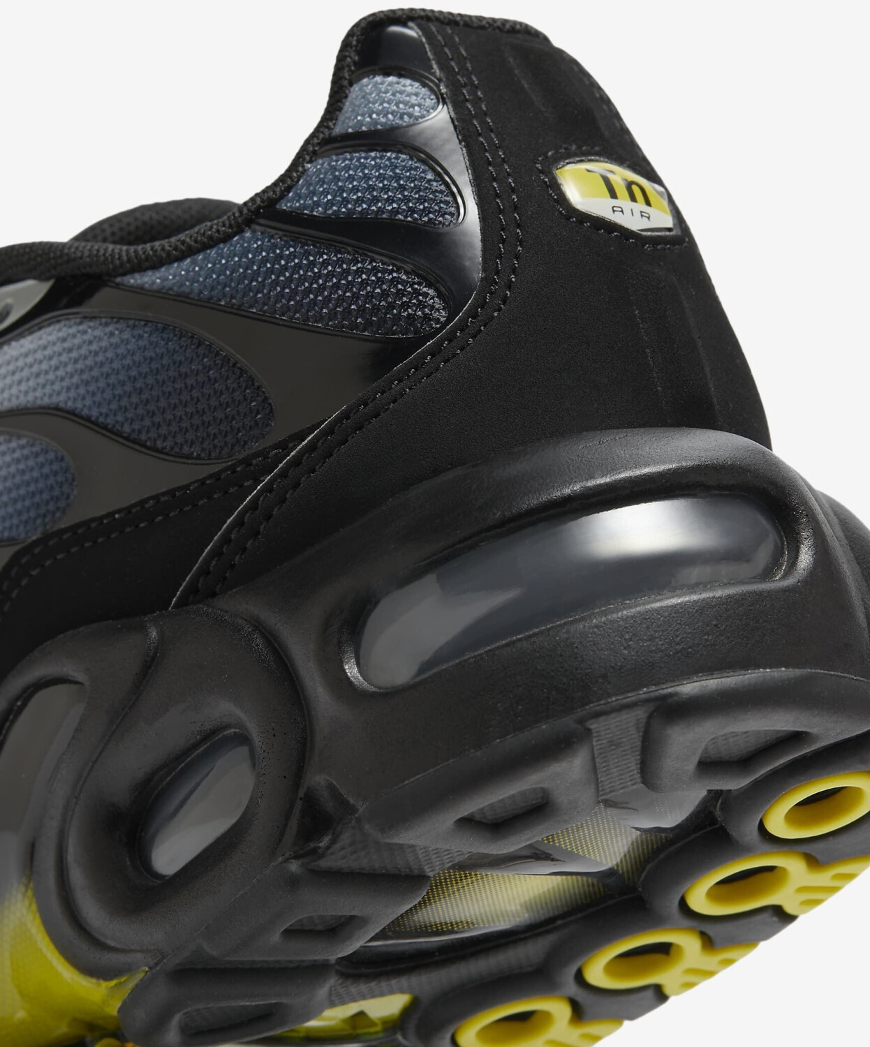 Black and yellow nike air max plus discount