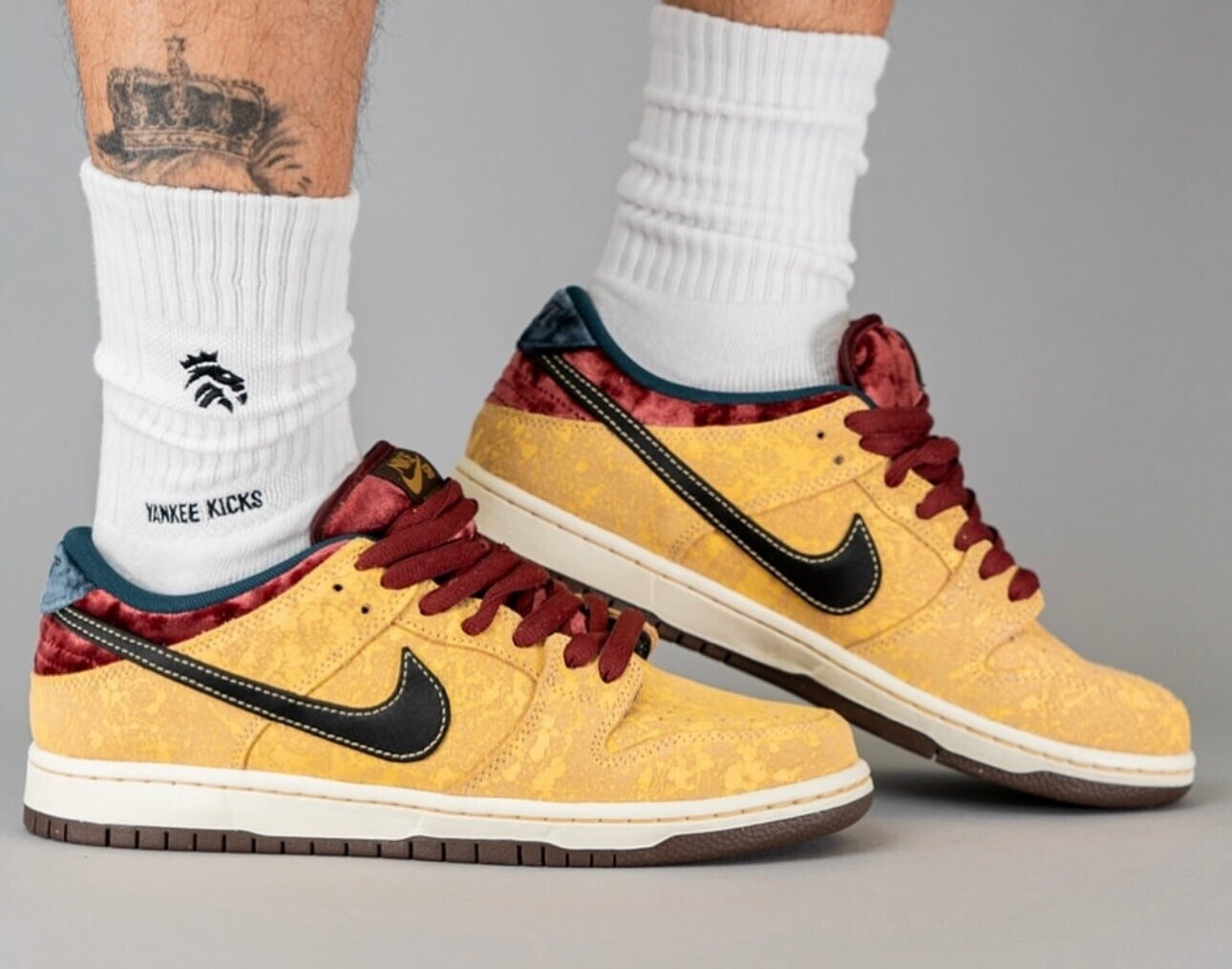 靴 Nike SB Dunk Low Pro City of Cinema Nike SB Dunk Low Pro City of Cinema Celestial Gold braun rot ab