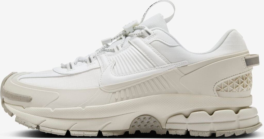 Nike Zoom Vomero Roam winterproof shoe (HV5951-100) summit white/light bone/light iron ore/summit white
