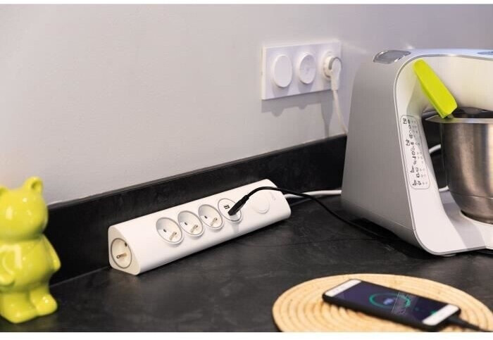 Otio Bloc multiprise encastrable 3 prises 2 USB parafoudre noir