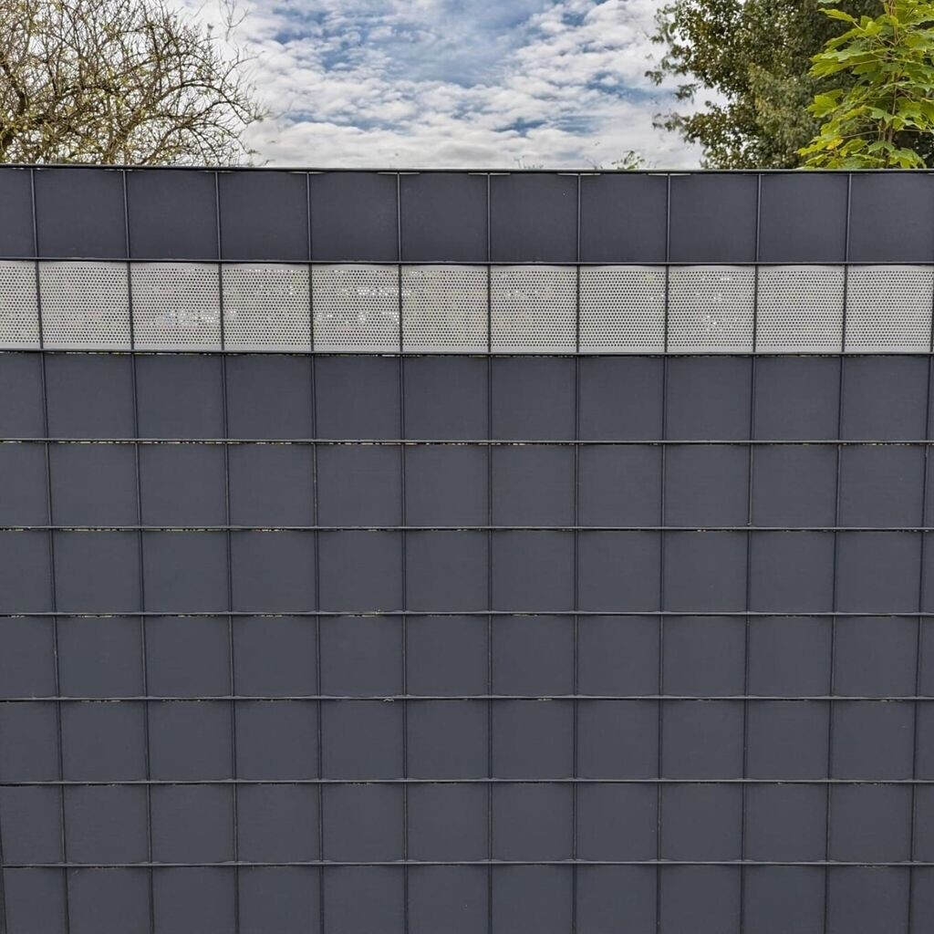 zaun|zu   - back view