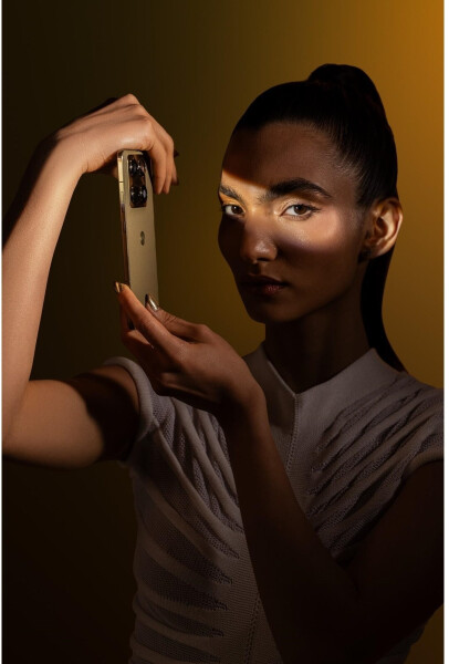 Motorola Signature PANTONE Martini Olive, Bild 12
