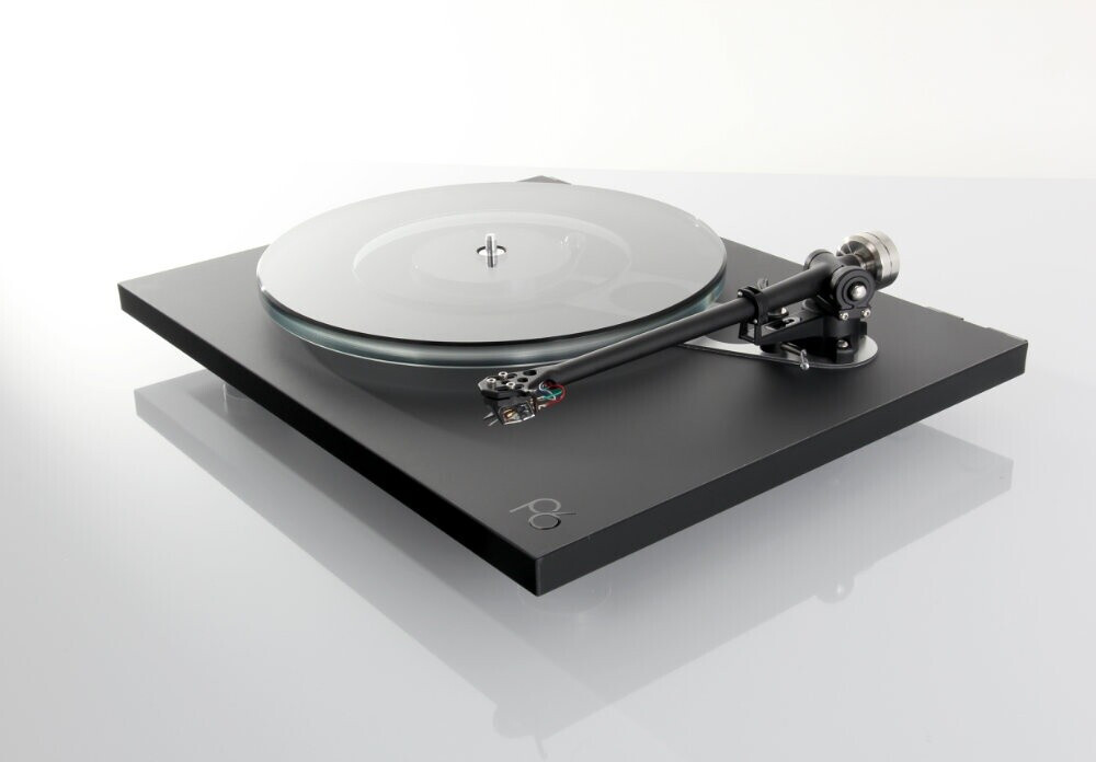 Rega Planar 6 Black with Excalibur Red