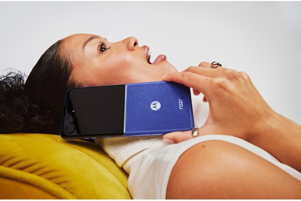 Motorola Razr 70 Ultra Pantone Orient Blue, Bild 16