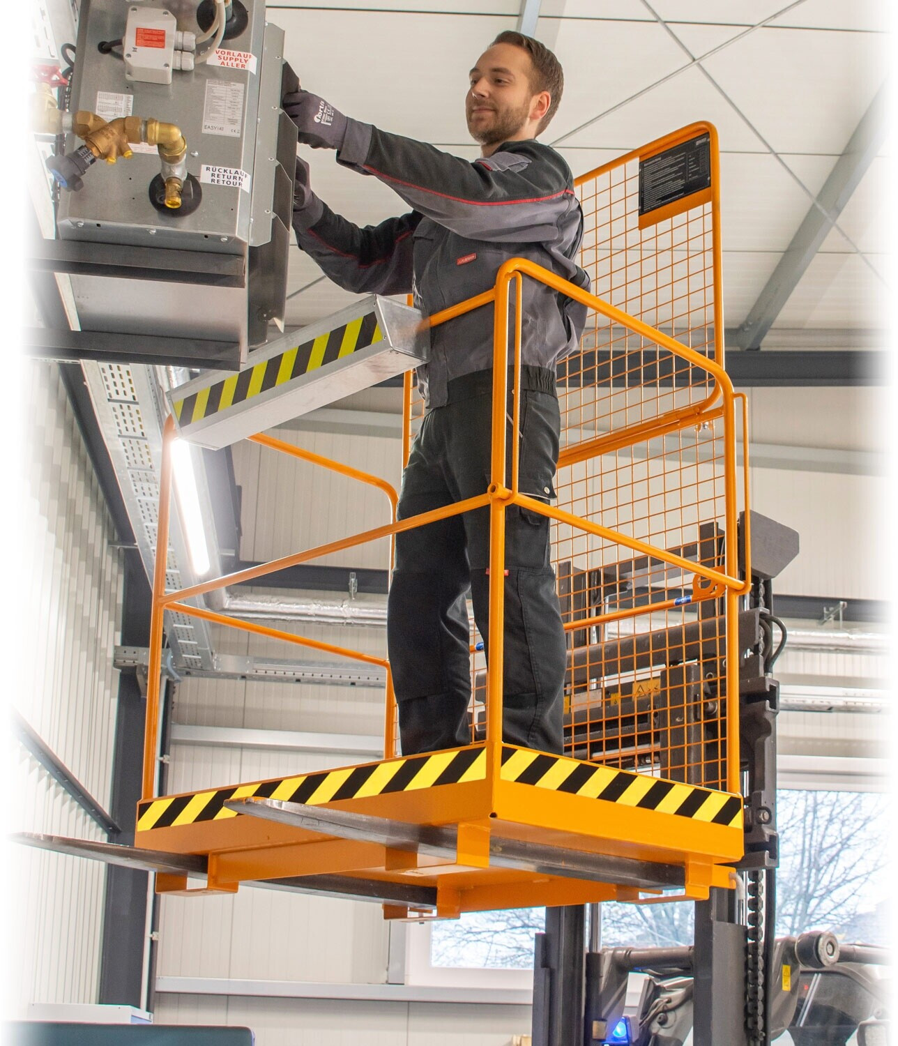 Arbeitskorb für Gabelstapler mit Sicherungssystem Arbeitskorb für Gabelstapler mit Sicherungssystem