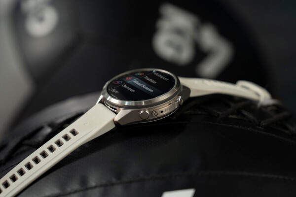 Garmin fenix® 9 Pro 43mm Titan mit Silikon-Armband Nebelgrau/Dunkler Sandstein LTE, Bild 7