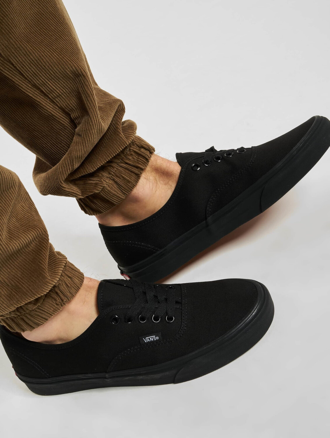 Vans authentic nere on sale scontate
