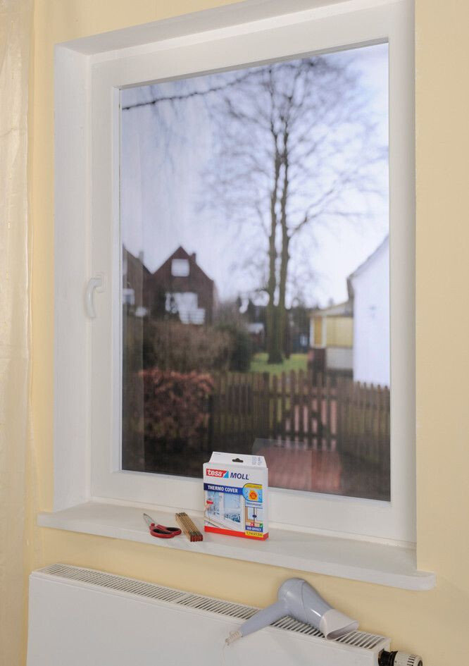 tesamoll Thermo Cover Fenster-Isolierfolie - Transparente Isolierfolie zur  Wärmedämmung an Fenstern - Inklusive praktischer Klebelösung - 1,7 m x 1,5  m (Packung mit 2) : : Baumarkt