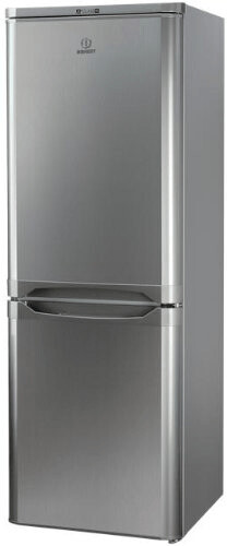 Ein Kühlschrank mit Edelstahloptik und einem Eisfach, auf dem &lsquo;Indesit NCAA 55 NX&rsquo; steht