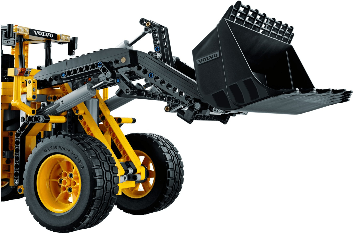 Soldes LEGO Technic - La chargeuse sur pneus télécommandée Volvo L350F  (42030) 2024 au meilleur prix sur