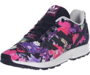 Adidas store con fiori