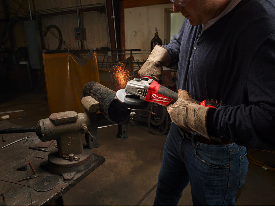 Milwaukee M18 CAG 125 XPD 5.0 Ah au meilleur prix sur idealo