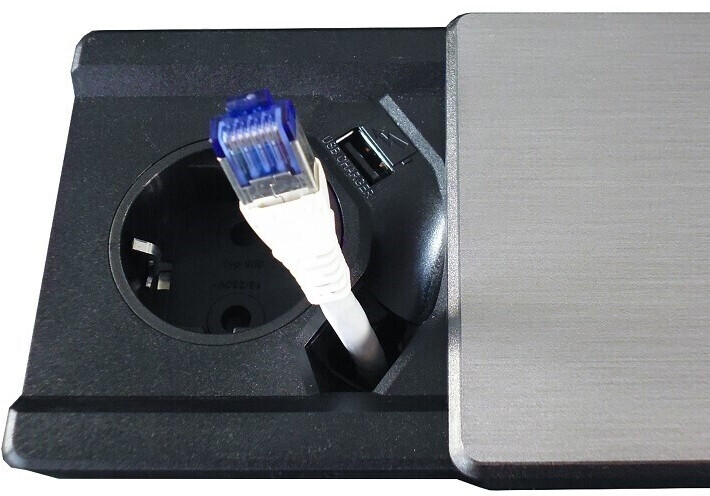 A FLOW, USB Steckdose & Designermöbel