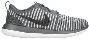 Nike Roshe Two Flyknit Wmn dark grey/pure platinum/dark grey