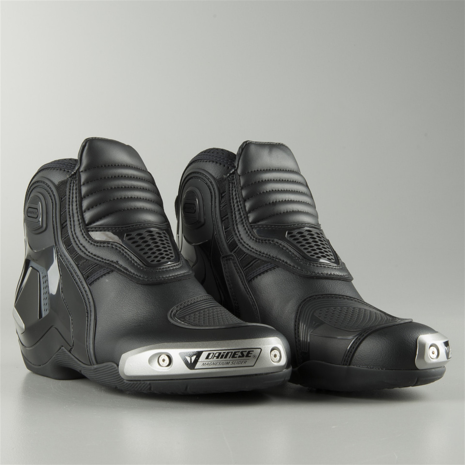 Мотоботы dainese. Dainese Dyno d1. Dyno Pro d1 Shoes. Dainese Dyno Pro. Мотоботы Dainese Dyno d1 (черный-красный).