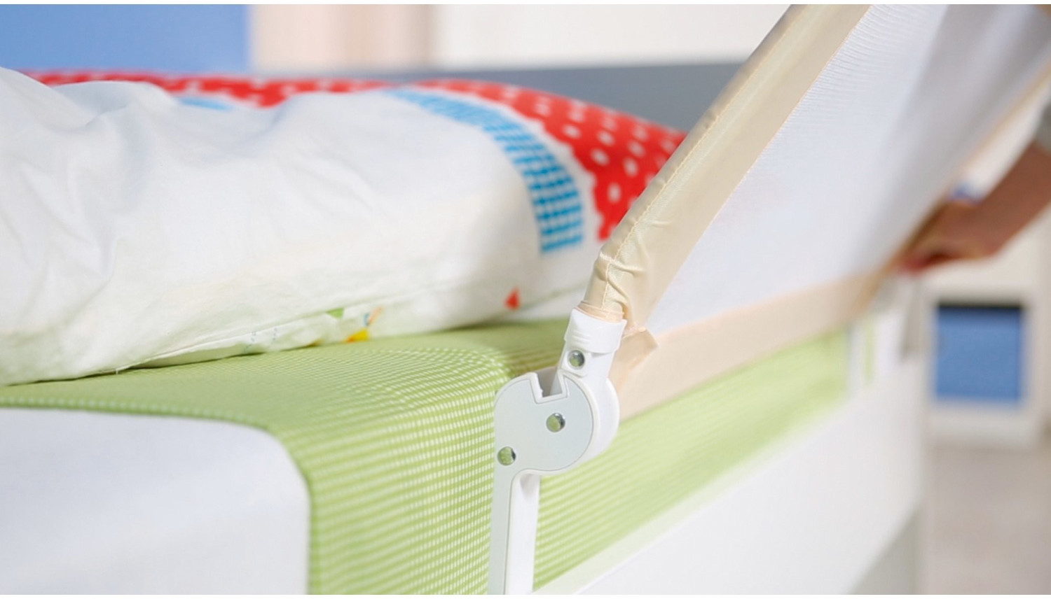 Barrière de lit pour enfant / bébé 150 cm maillage rabattable et