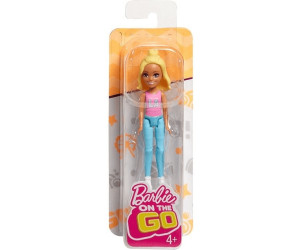 Mattel Barbie FHV57 Barbie On the Go Puppe Blond mit Pinkfarbenem Shirt NEUHEIT