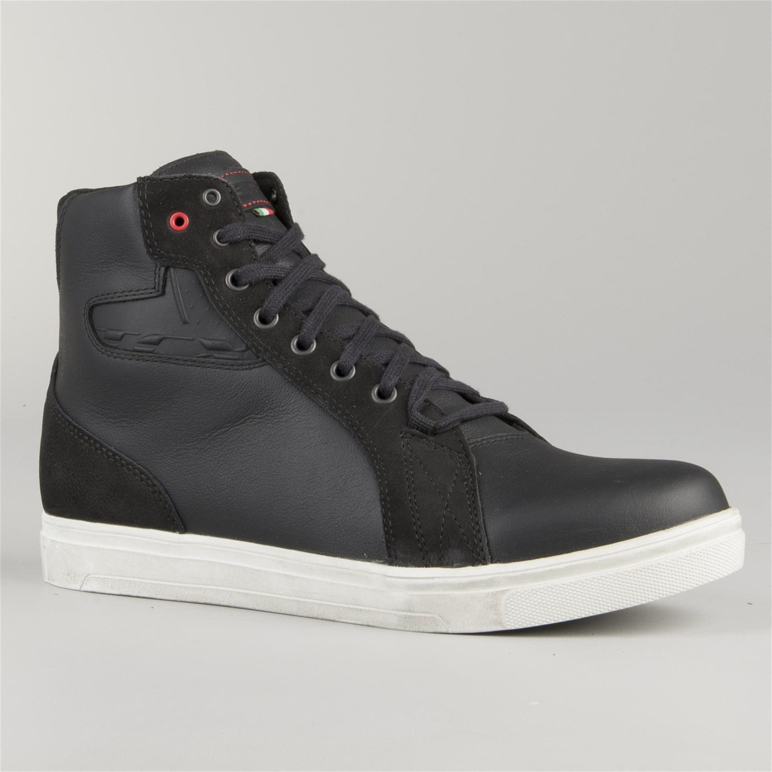 tcx street ace waterproof