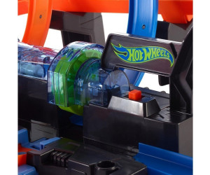 Pista hot wheels corkscrew 2025 crash