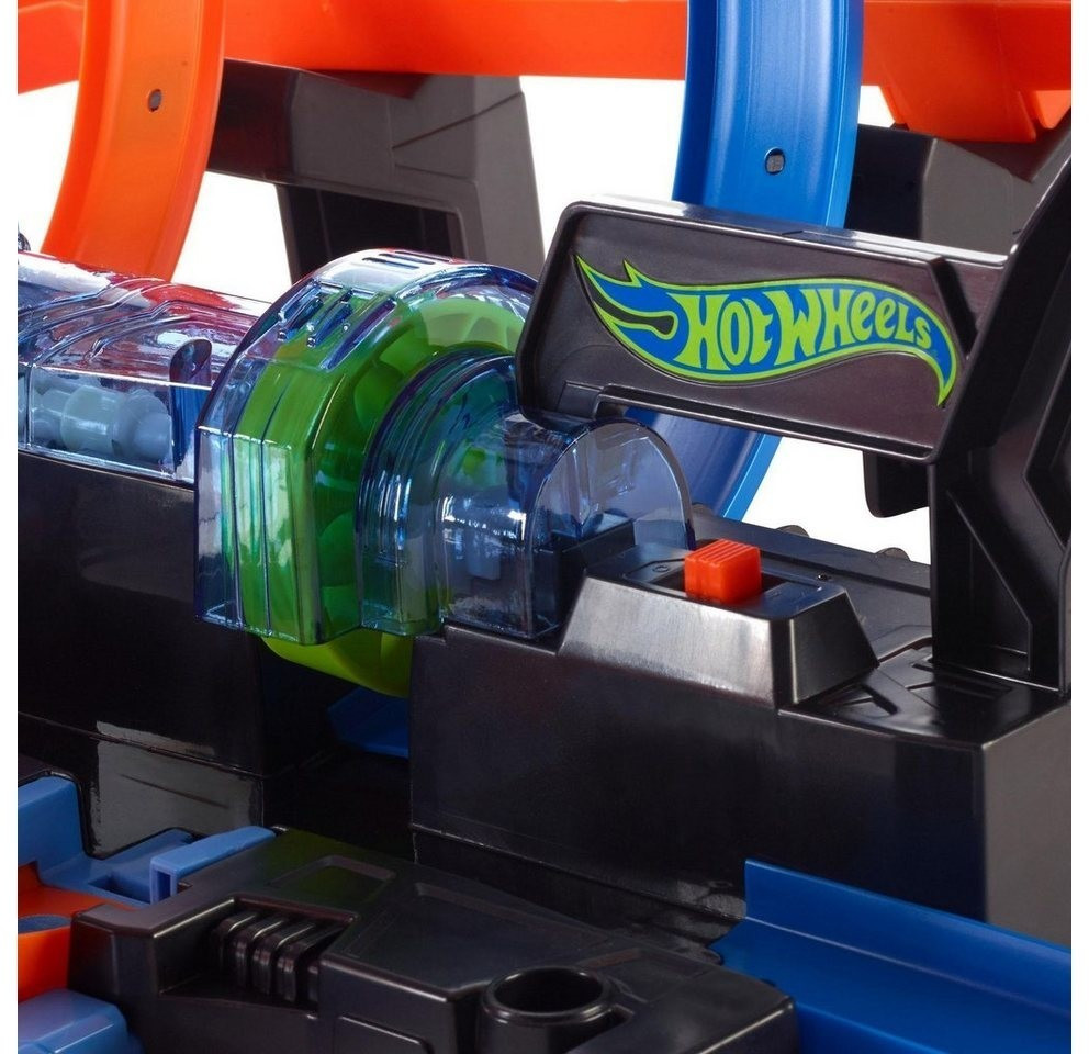 Pista hot wheels corkscrew crash store