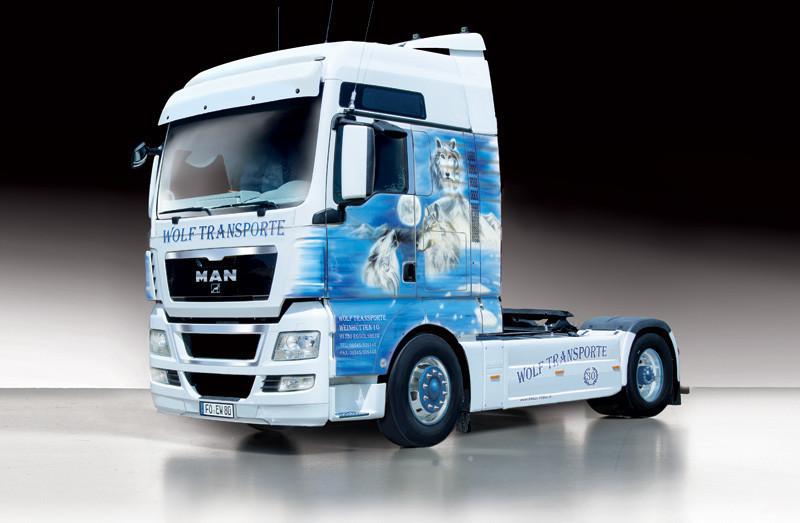 Italeri MAN TGX XXL Wolf Transporte