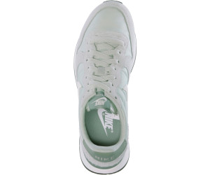 nike internationalist light silver