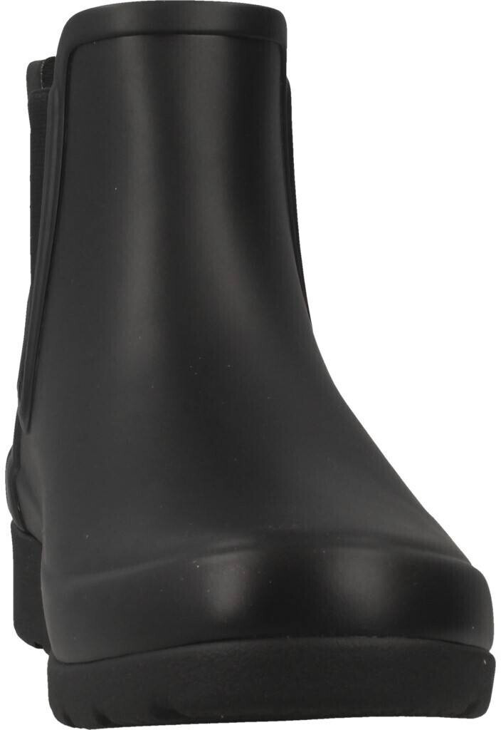 refined slim fit chelsea boots