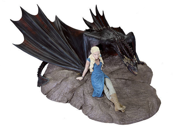 Dark Horse Comics Game of Thrones Figure - Daenerys and Drogon