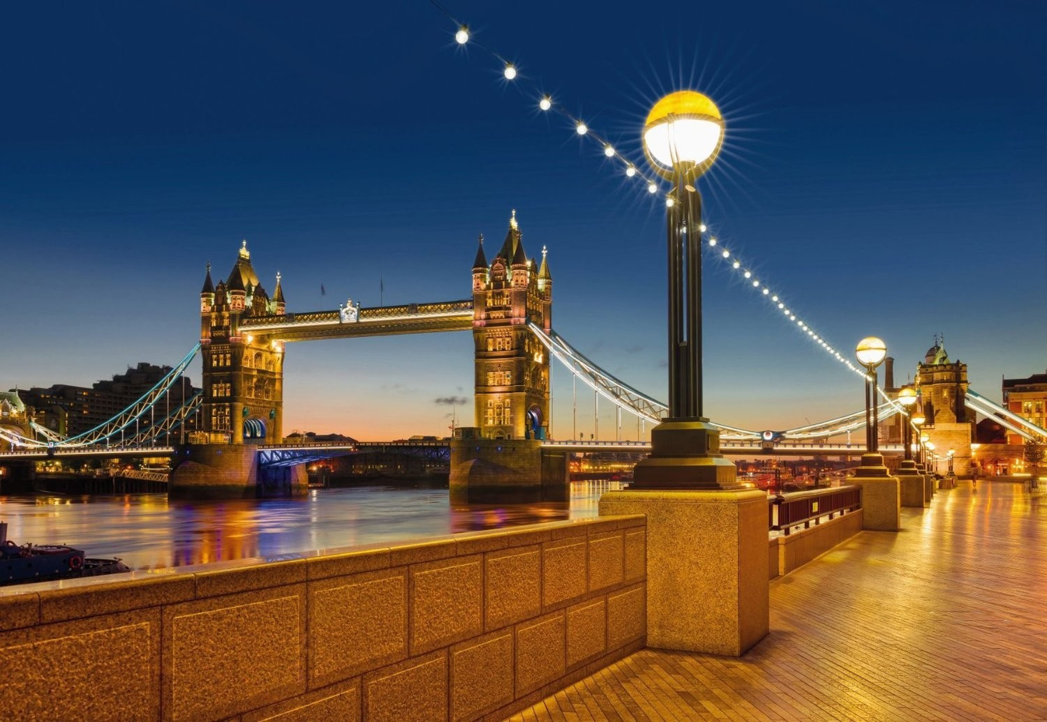 Komar Tower Bridge 368 x 245 cm