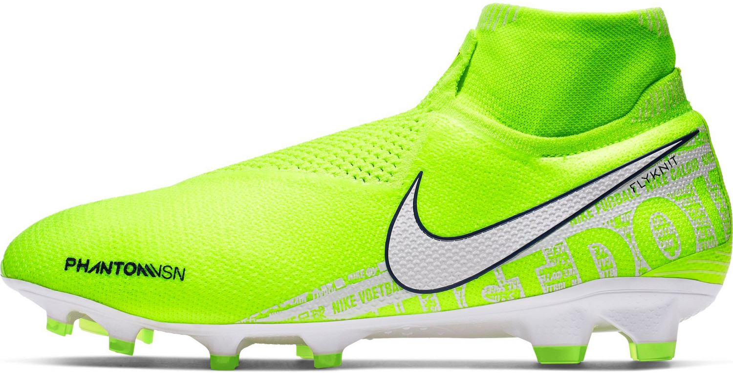 white nike phantom football boots