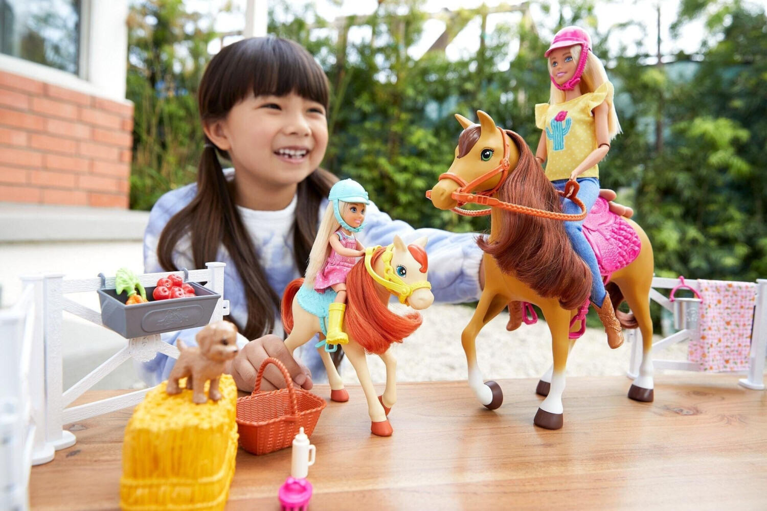 Barbie Ranch di Barbie e Chelsea, Playset Giocattolo con Due Bambole,  Cavalli e Accessori