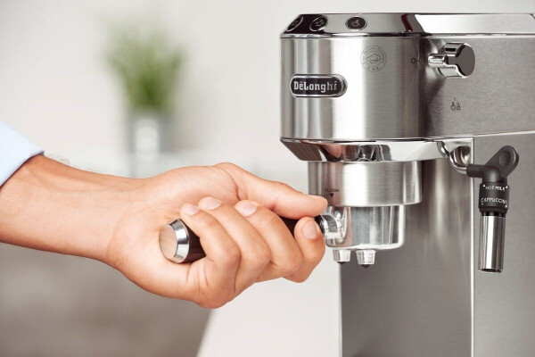 De'Longhi Dedica Style Barista Bundle EC 685.M & KG 521.M, Bild 16