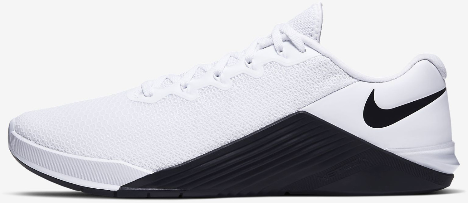 all white nike metcon 5