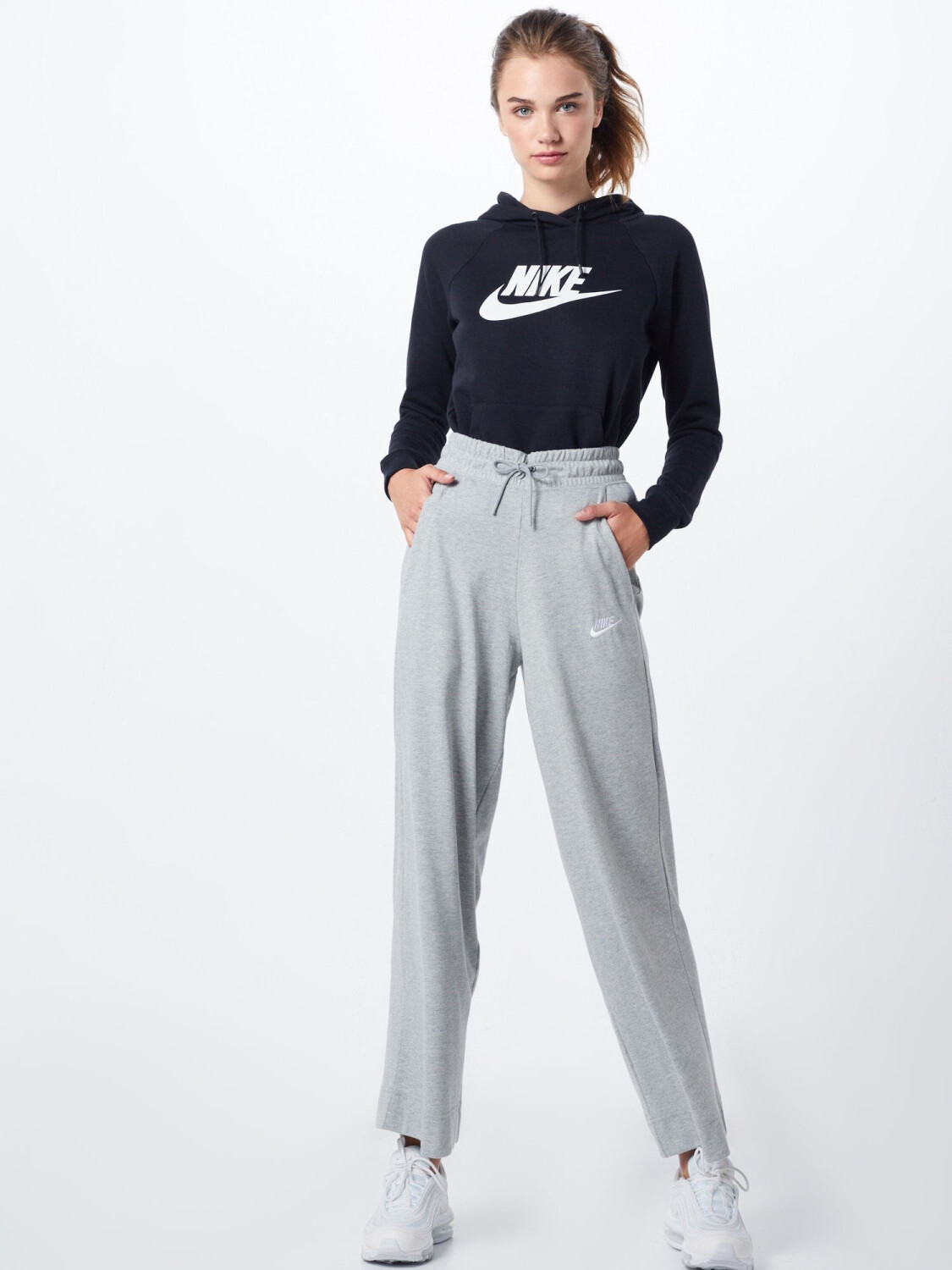 Black and white nike sweatshirt women's store