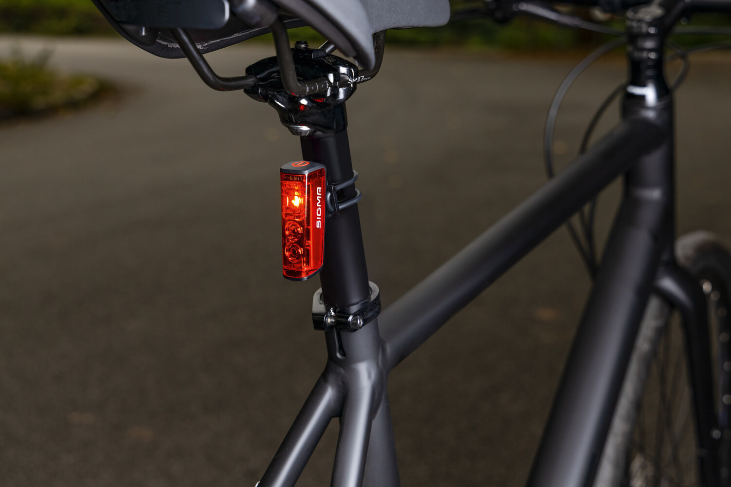 Smart Rücklicht USB Bremslicht Bike Fahrrad Sattel Montage