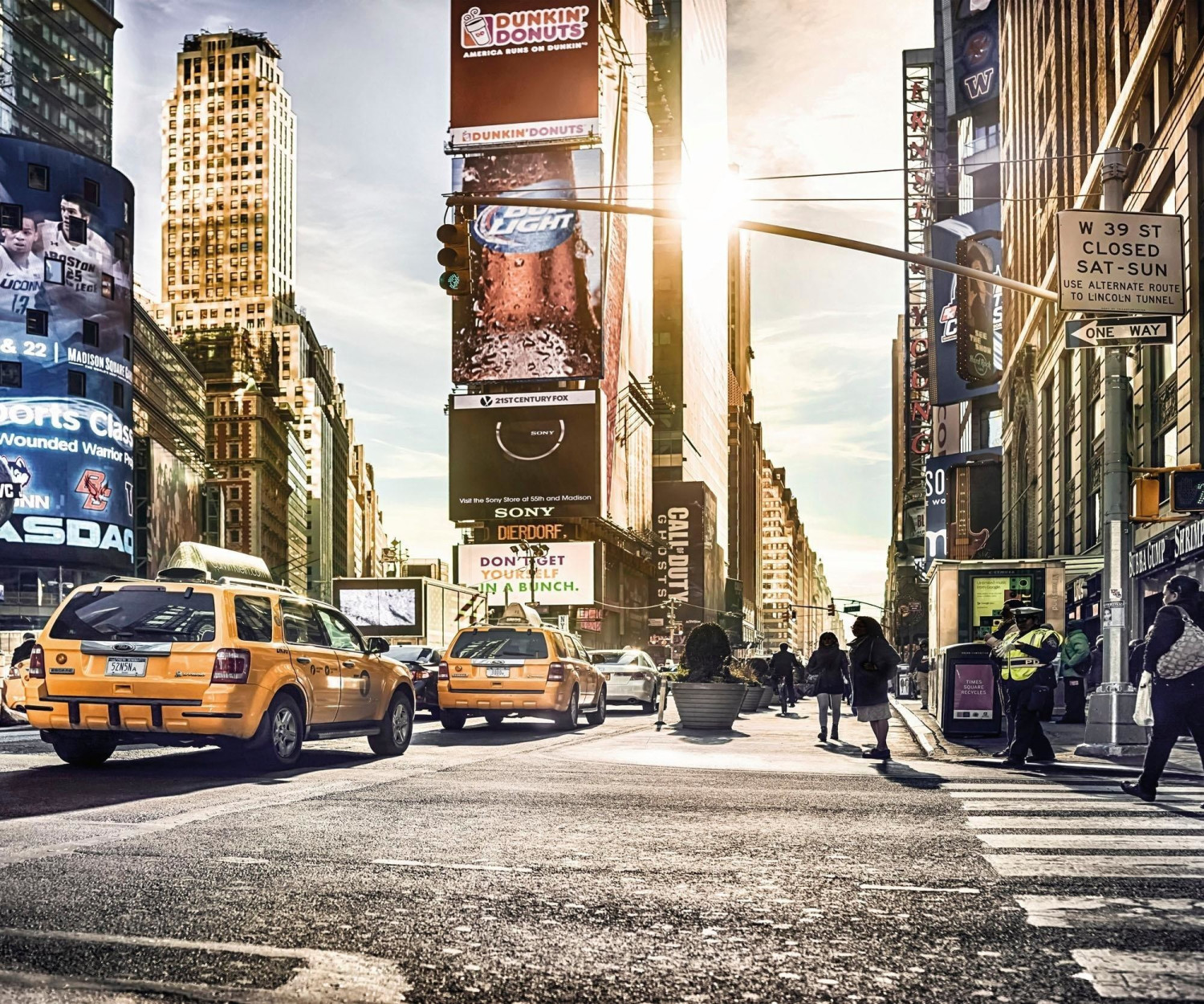 Komar Times Square 300 x 250 cm