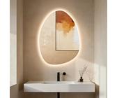 Asymmetrische spiegel met verlichting muur